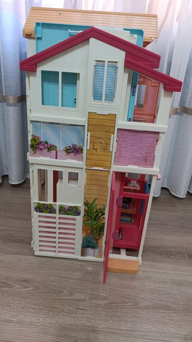 Большой дом для кукол Барби