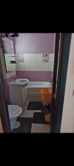 Închiriez garsoniera