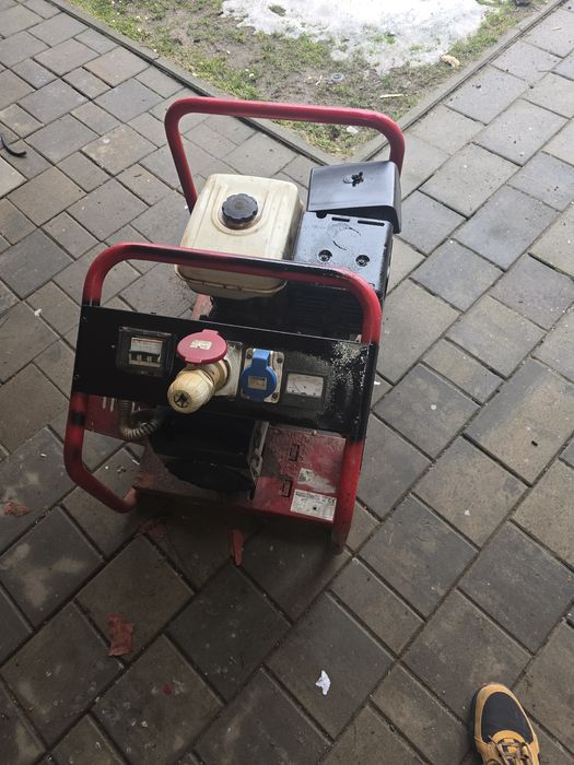 Vand generator curent trifazat 7.5 kw    Motor Honda