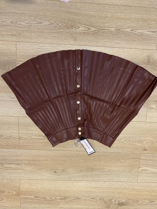 Дамска кожена пола