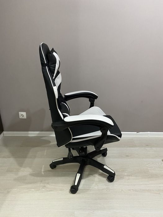 Игровое компьютерное кресло