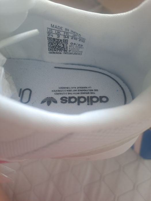 Vând adidasi mărimea 34