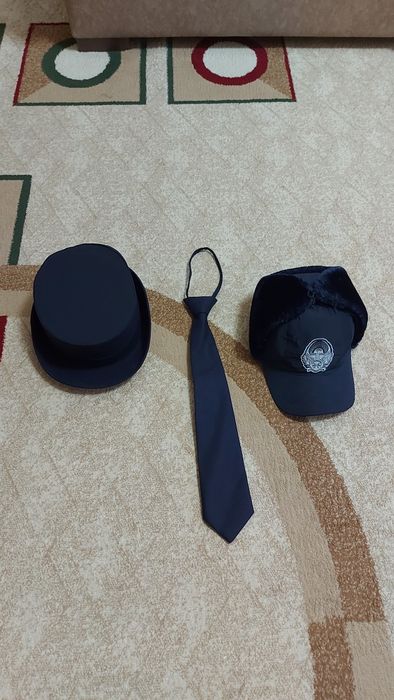 Шапки и галстук форменные