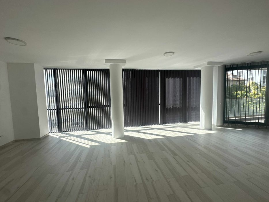 Дава се под наем Офис в Благоевград, Идеален център - 100 кв.м за 612 € - Снимка #1