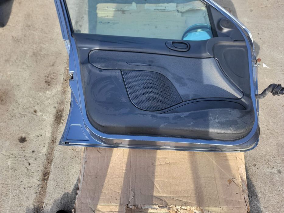 Vindem usa stanga fata Peugeot 206 Plus