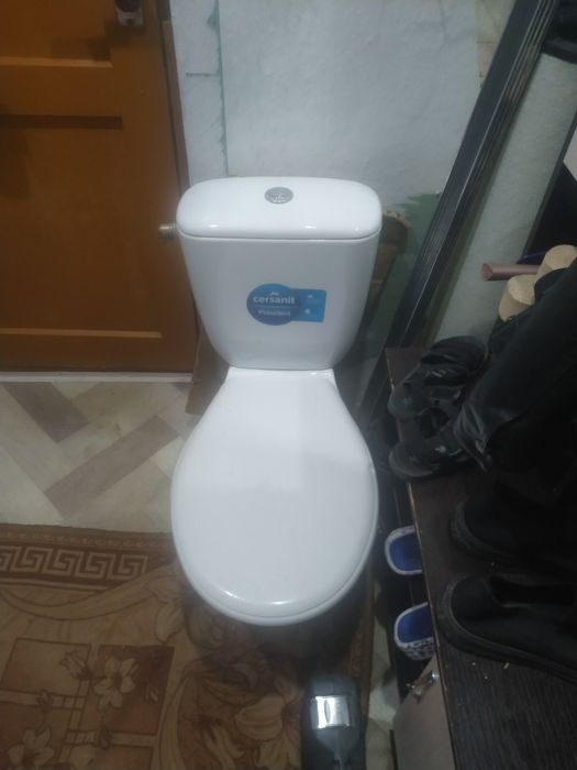 Продам унитаз почти новый