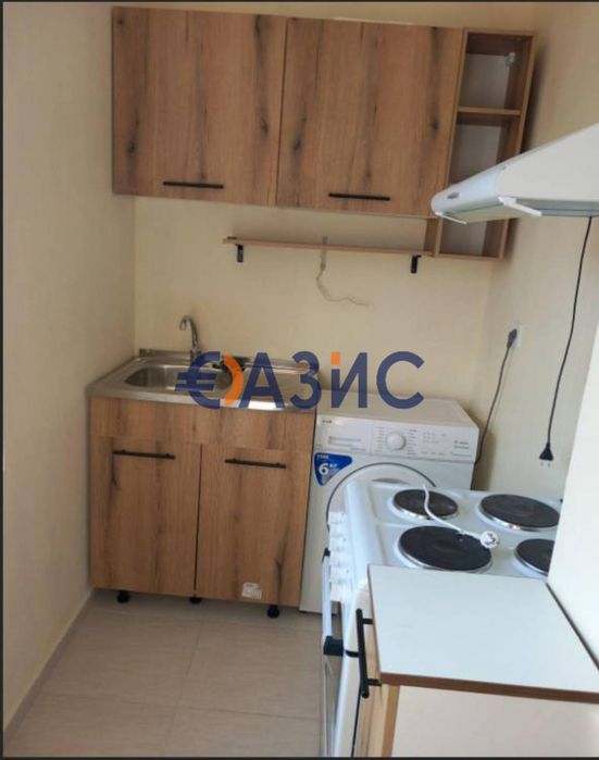 Двустаен апартамент в обикновена сграда. Слънчев Бряг, Тънково., общо