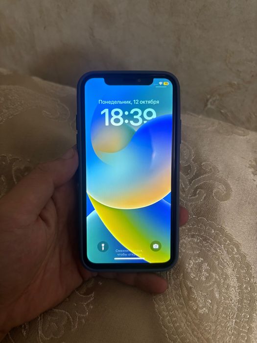 Два телефона iPhone 11 iPhone X