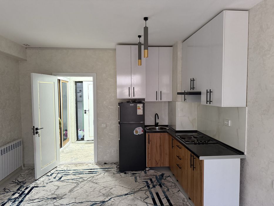 Yunusobod 13 kvartalda 1 xonali studiya uy sotiladi. Lokasiya zor