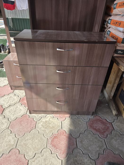 Прихожая с комодом