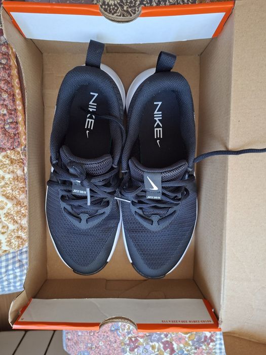 Оригинални маратонки на Nike.