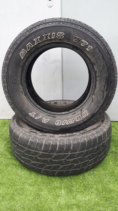 Продам комплект шин Maxxis R 17.