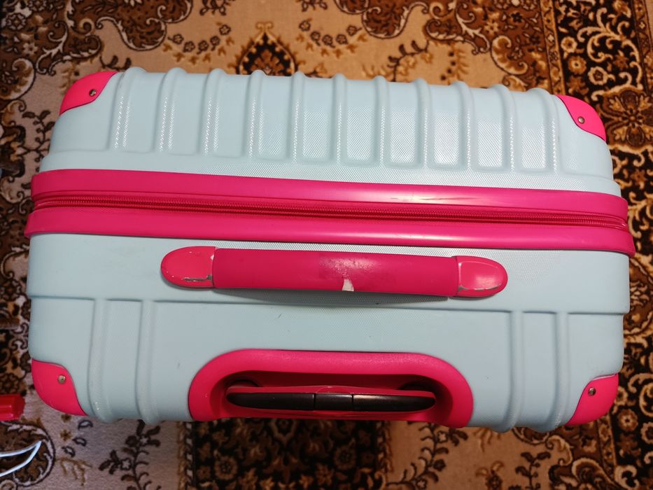 Чемодан в хорошем состоянии,, б/у.