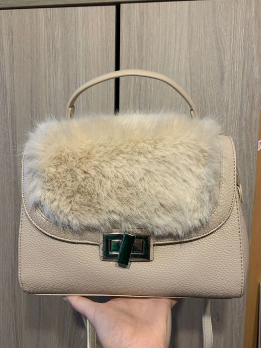 Пухкава дамска чанта - Нова!