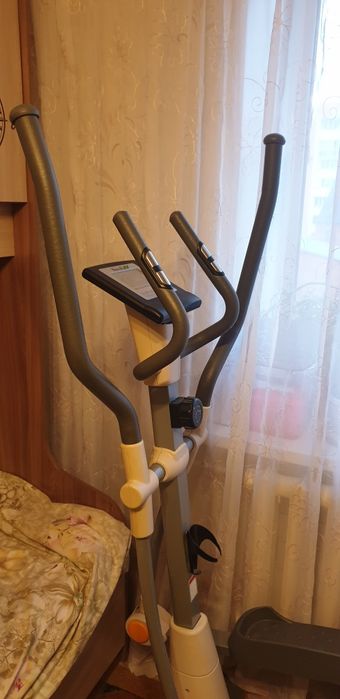 Продам эллипсоид тренажер HouseFit