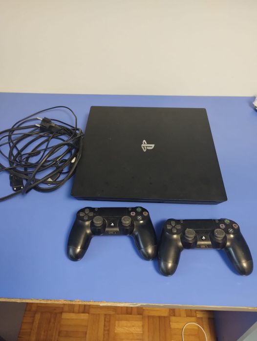 Playstation 4 pro ,proaspăt curatat+fifa 22 și fc 24