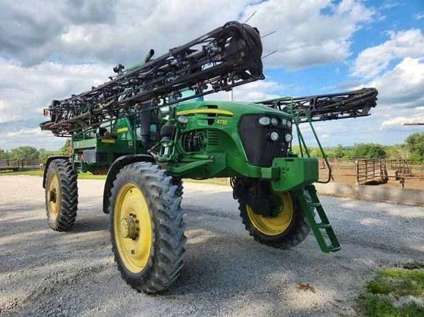 Опрыскиватель John Deere 4730