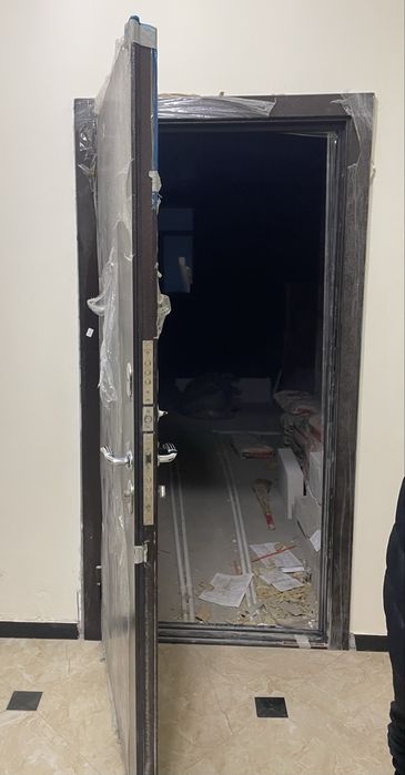 Продам входную дверь