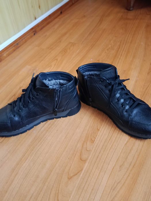 продам   ботинки   в  отличном  состояние   кожа