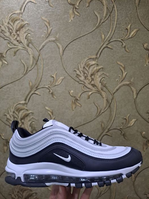 Стильные кроссовки. Новые, в наличии.