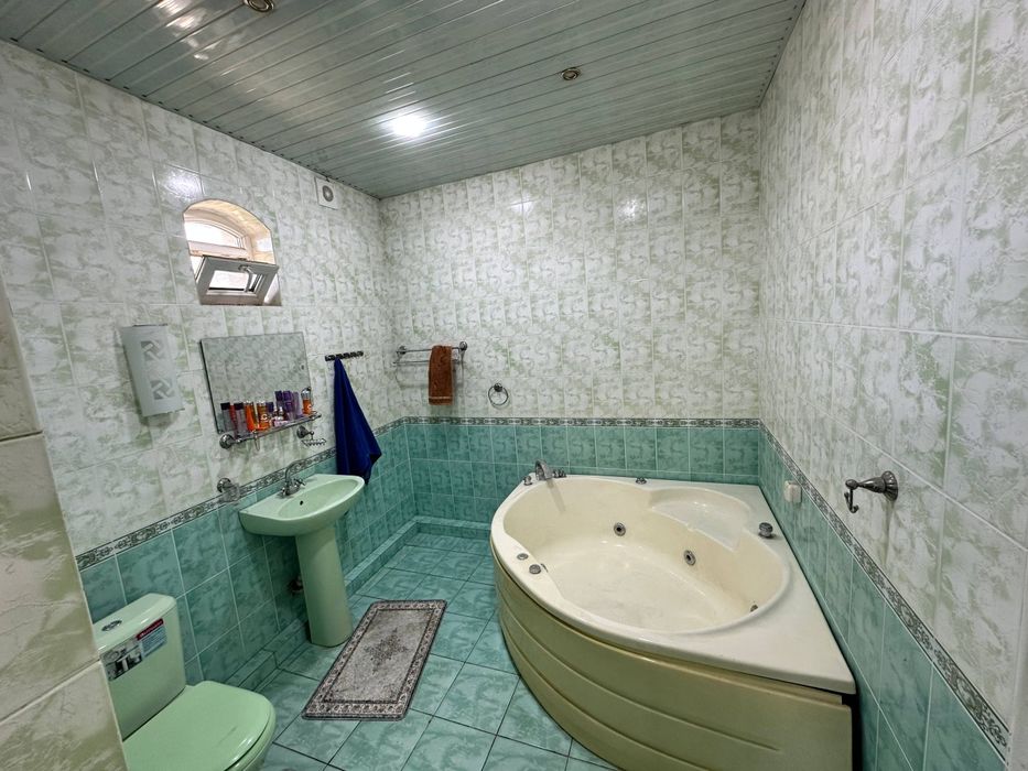 Продаю Бирлашган новая махалля 6 соток 8 комнаты