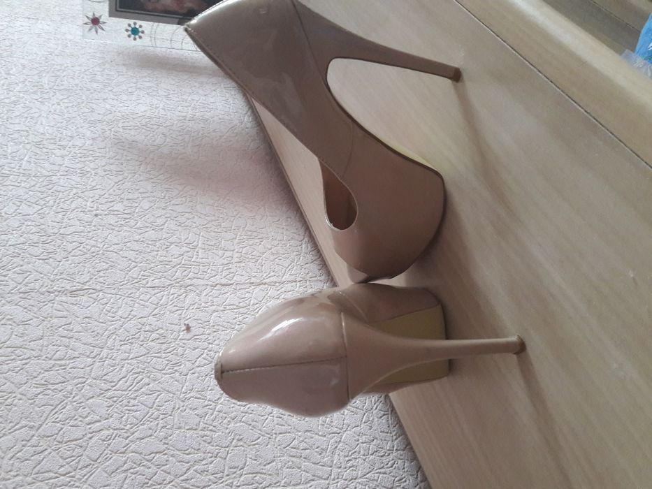 Продам туфли-лабутены 34 размер