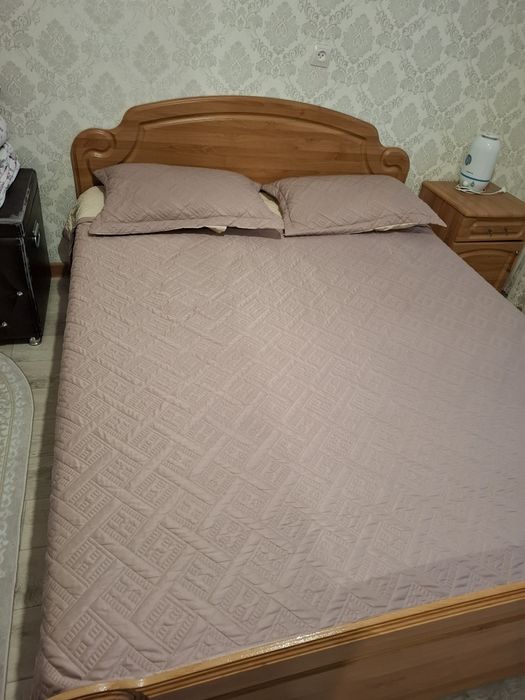 Продам кровать без матрацы