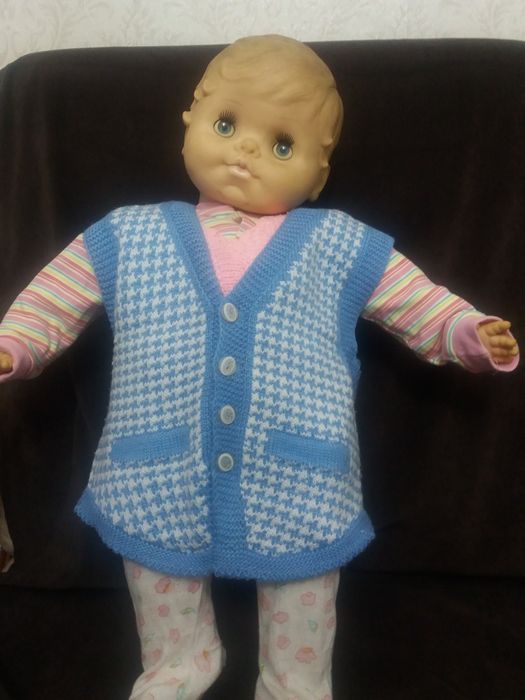 Срочно безрукавки на мальчика и на девочку от 0-4 лет.