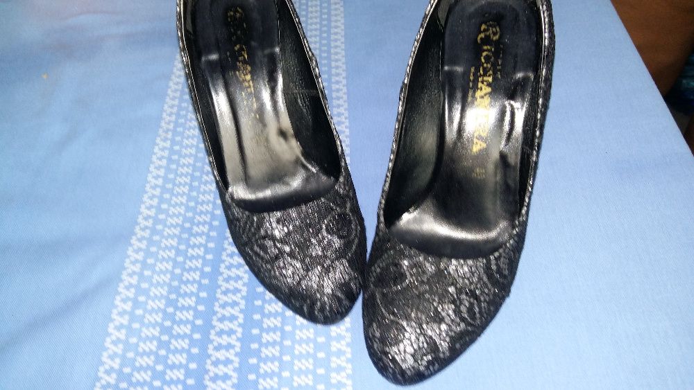 Продавам елегантни вечерни обувки
