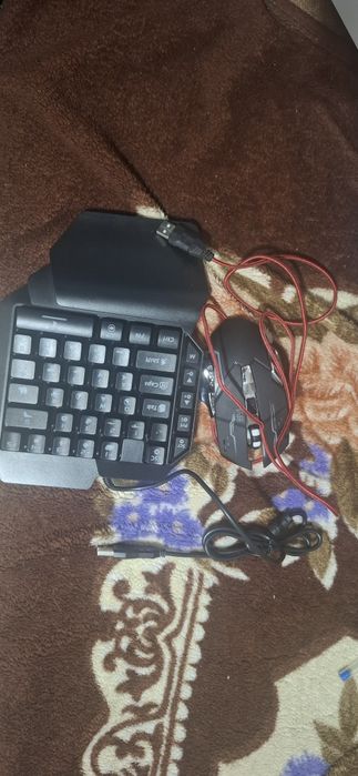 Set Gaming Mobil 4 în 1 – Tastatură + Mouse + Adaptor – Android