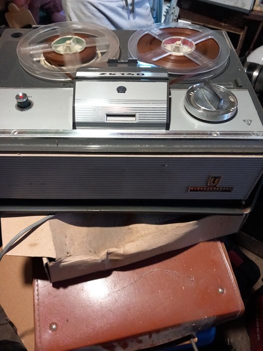 Магнетофон работи