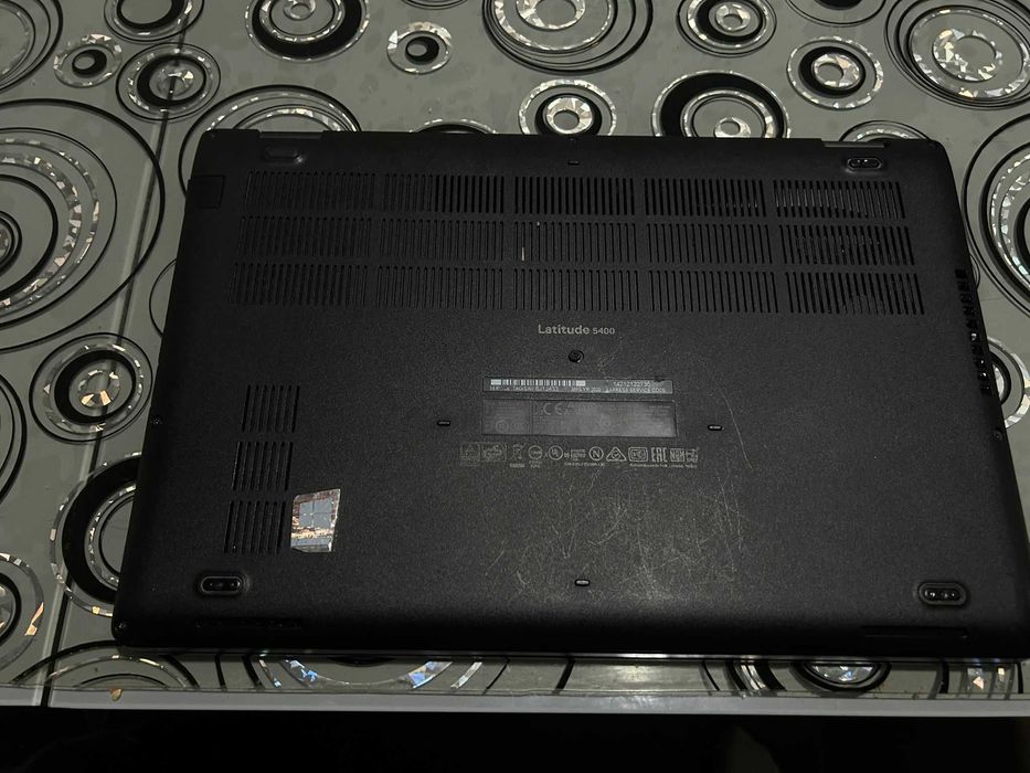 Dell Latitude 5400 i5 gen 8 cu 8 nuclee, 16GB RAM si SSD NVMe 512 GB