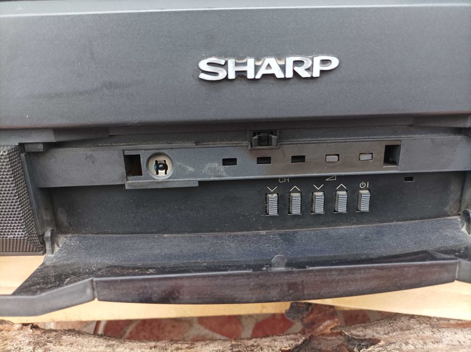 Tv Sharp cu telecomanda
