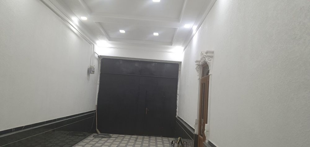 Титаник дом орка томонида жойлашган  3 сот.12 хона 3 та сан узел.