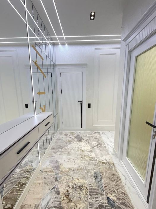 Amir Temur kuchada Eletni domda 2 xona kvartira sotiladi