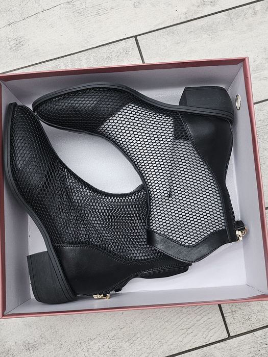 Ghete de vara din piele