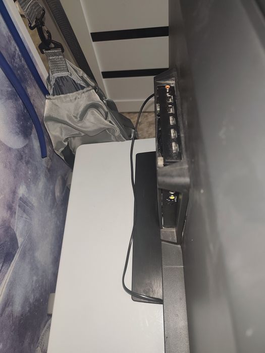 Продам тв смарт с пультом