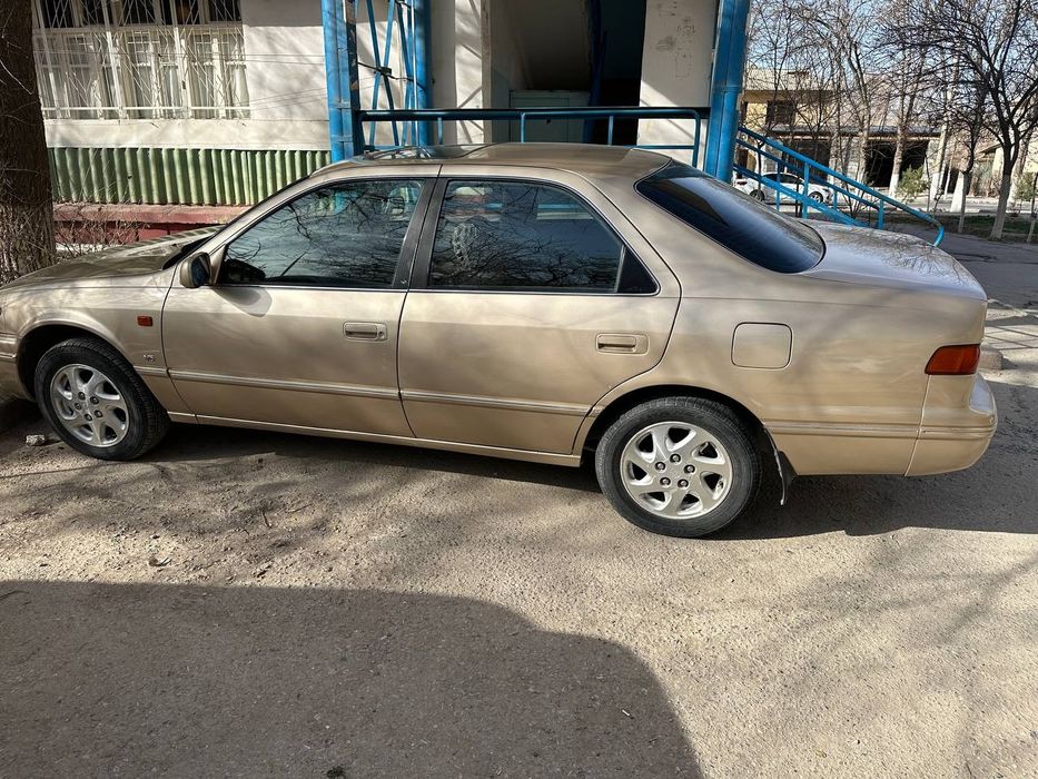 Автомобиль Toyota camry