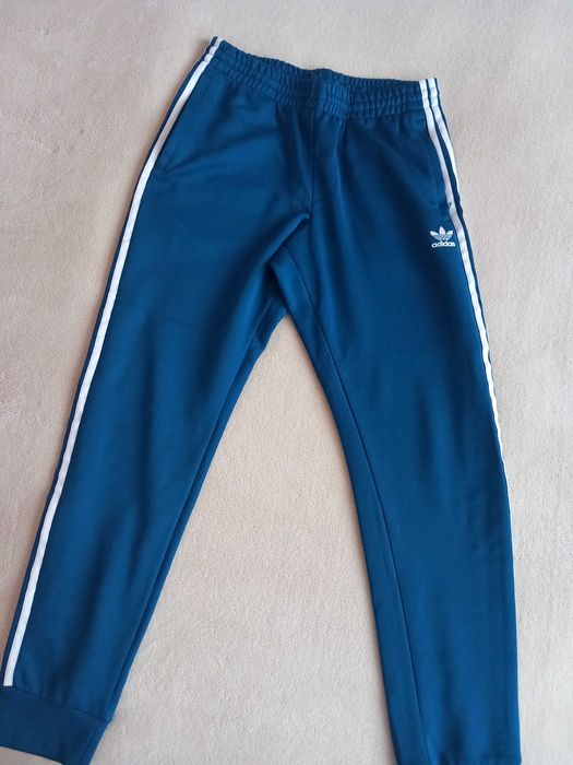 Долница на adidas унисекс страхотен цвят