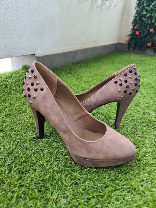 Pantofi cu toc și pietricele comozi model deosebit piele