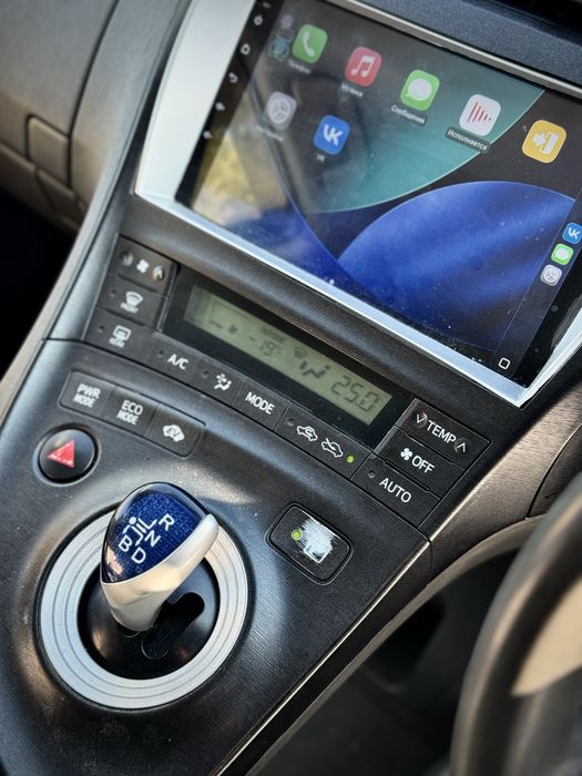 Продам Toyota prius 2010г