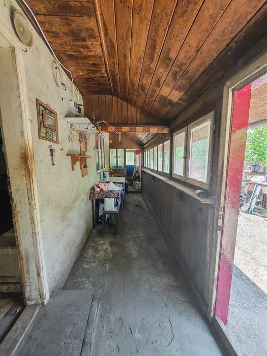 Vând casa si teren
