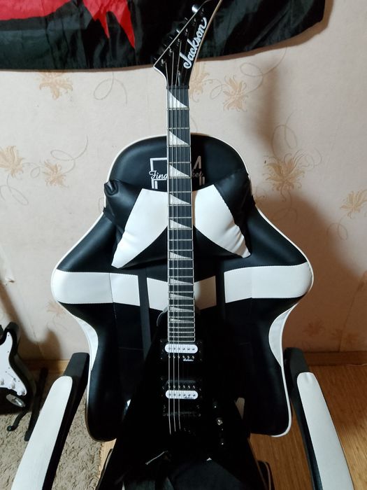 Jackson js series king v