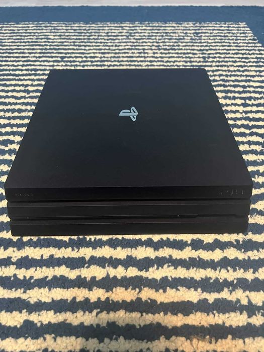 Playstation 4 Pro + 14 Jocuri