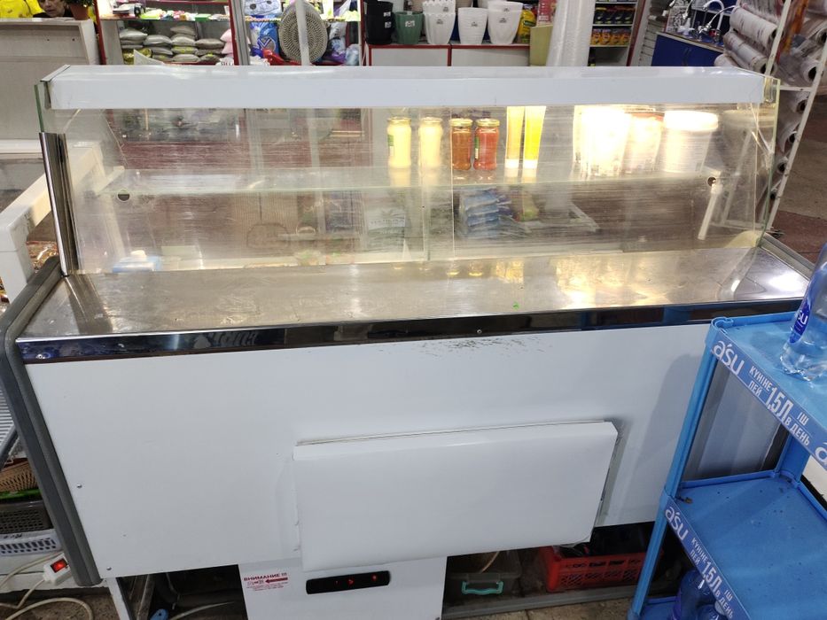 Витринный Холодильник