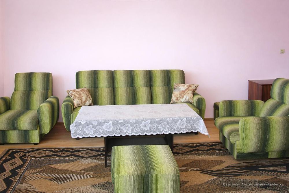 Дава се под наем Къща в София, Враждебна - 130 кв.м за 698.19 € - Снимка #1