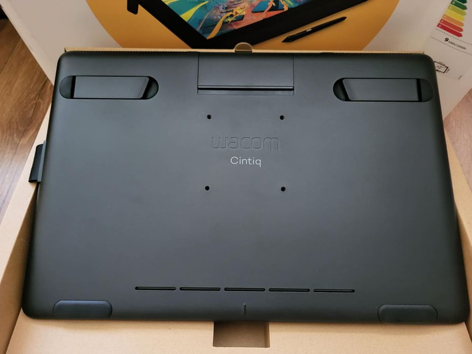 Продавам Wacom Cintiq ЧИСТО НОВ , НЕИЗПОЛЗВАН