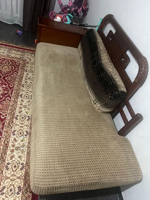 Диван, чистое дерево