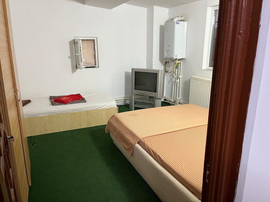Închiriez parter casa pe termen lung