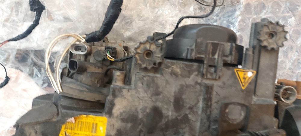 Продавам фарове за е46